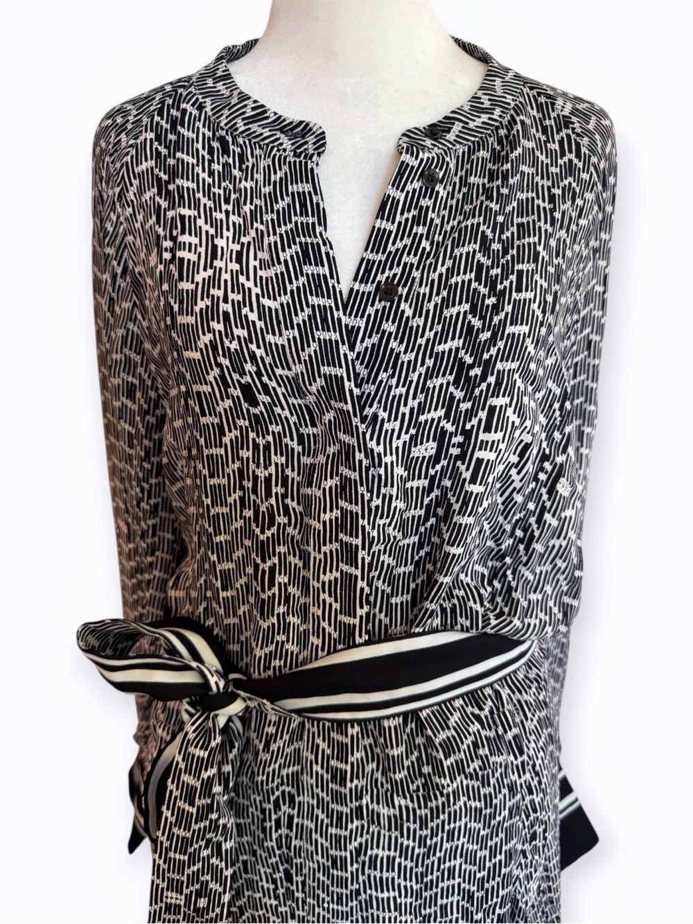 Reiss Laria Flippy Mini Dress -Black & White Printed Long-Sleeve Tie-Waist Dress - Picture 2 of 11